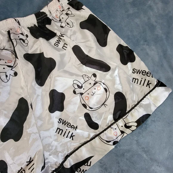 Cow Print Pajama Set Like Silk Button Down Size JR L / XL - Picture 5 of 6
